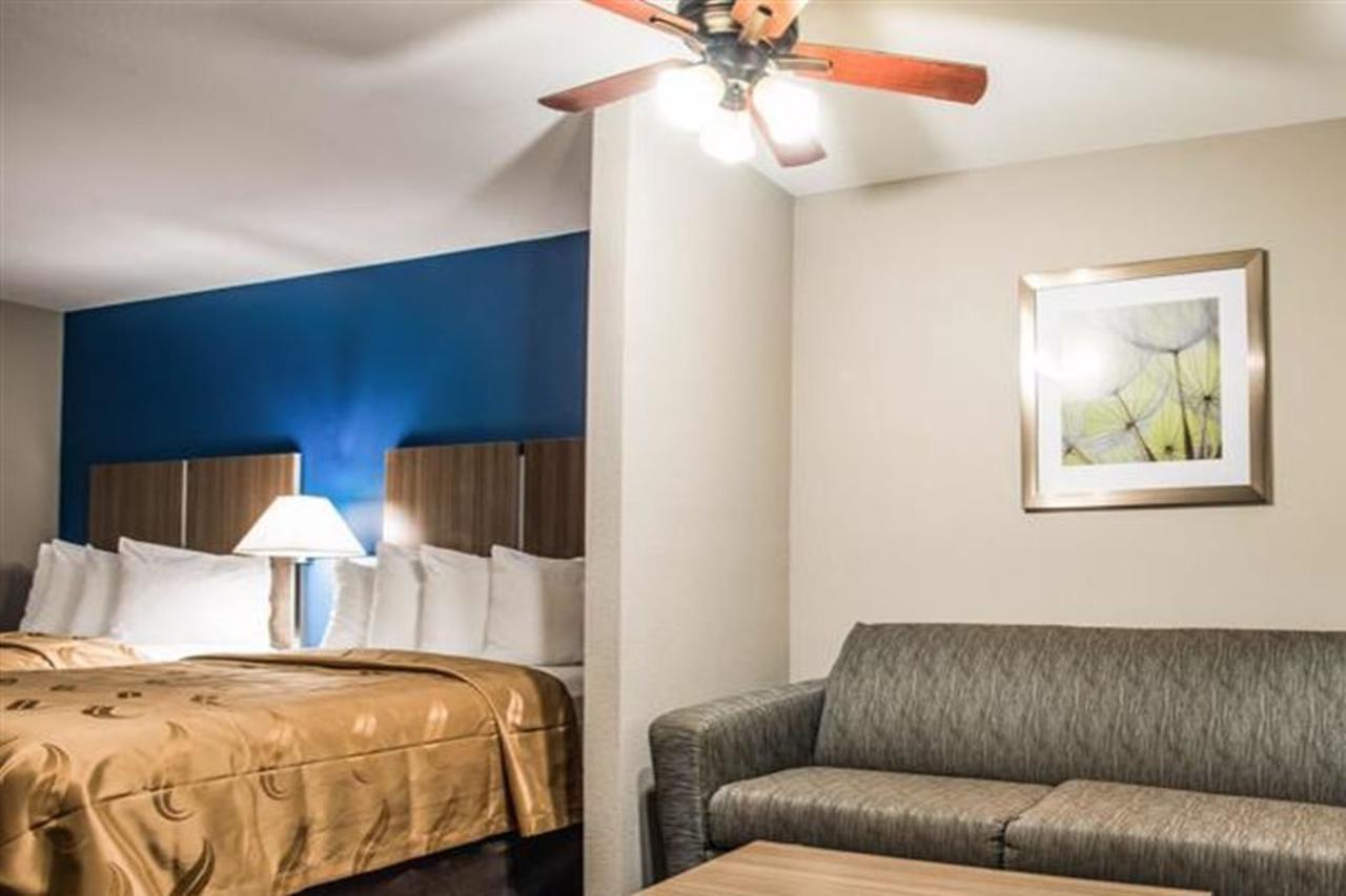Quality Suites Lake Charles Downtown Exterior foto
