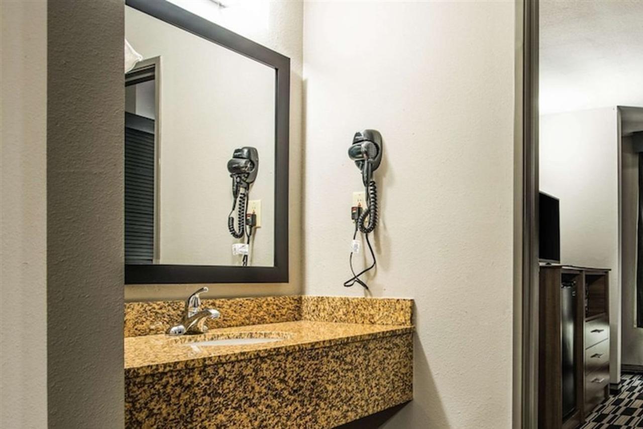 Quality Suites Lake Charles Downtown Exterior foto