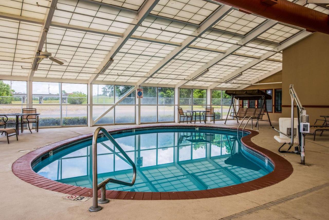 Quality Suites Lake Charles Downtown Exterior foto